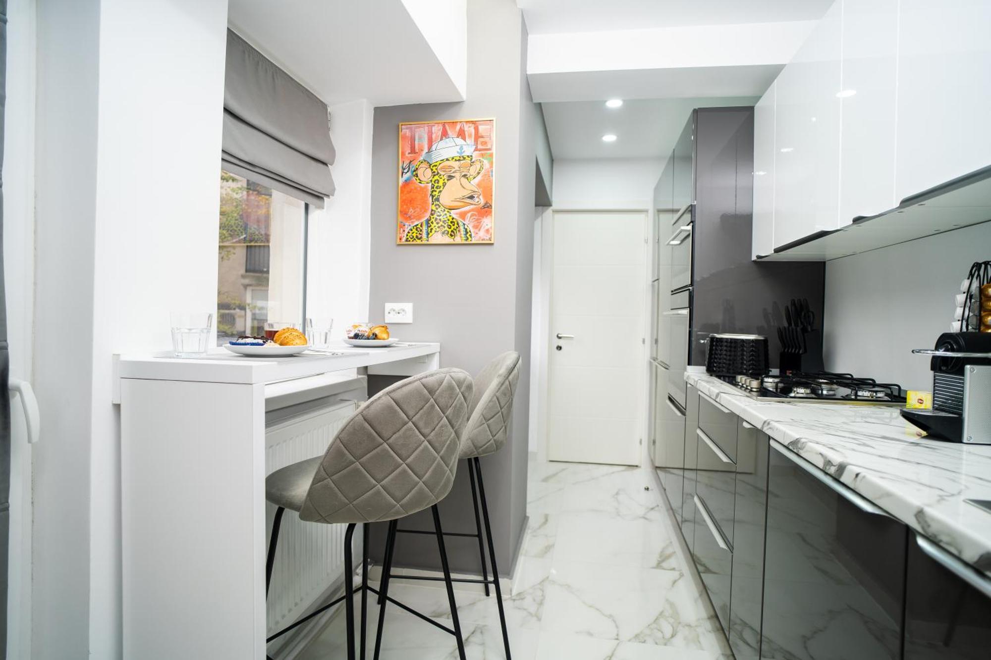 Top Location - Contemporary Parliament View - 2Br Bukares Bagian luar foto