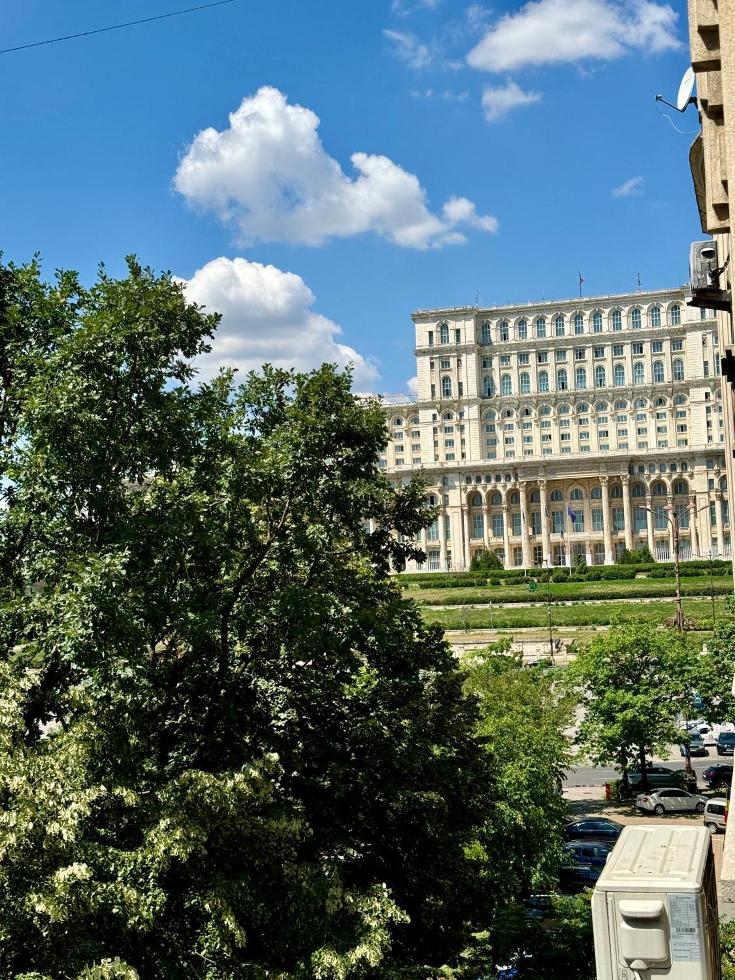 Top Location - Contemporary Parliament View - 2Br Bukares Bagian luar foto